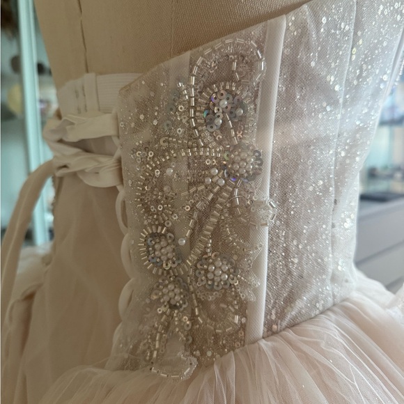 Wedding Dress - Picture 4 of 8